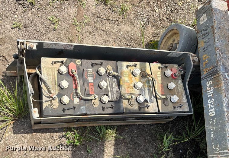 image for item DY0880 2013 Sky Jack SJIII 3219 scissor lift