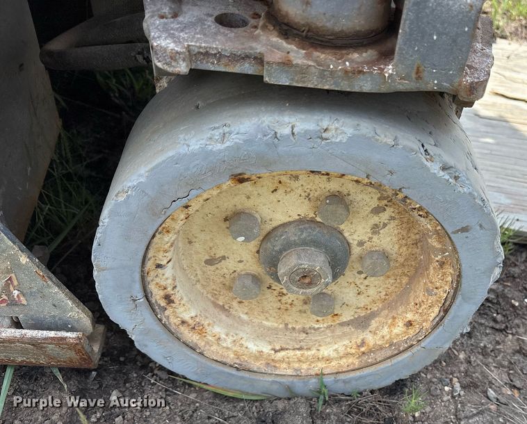 image for item DY0880 2013 Sky Jack SJIII 3219 scissor lift