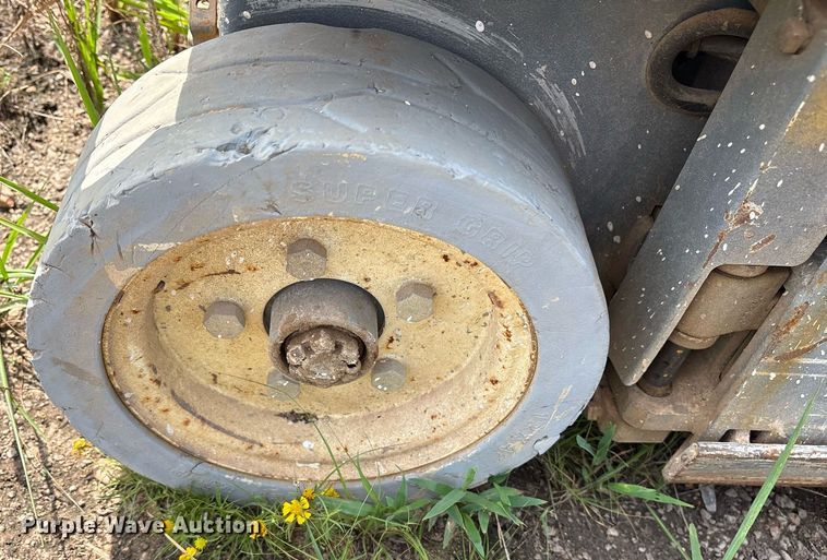 image for item DY0880 2013 Sky Jack SJIII 3219 scissor lift