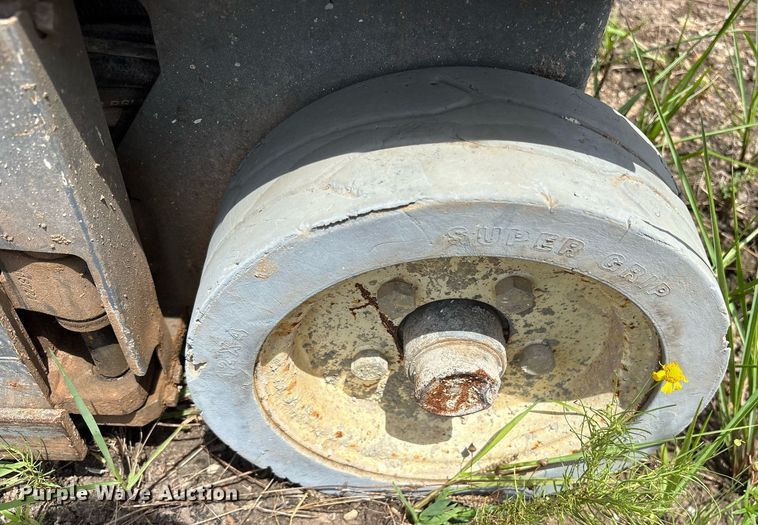 image for item DY0880 2013 Sky Jack SJIII 3219 scissor lift