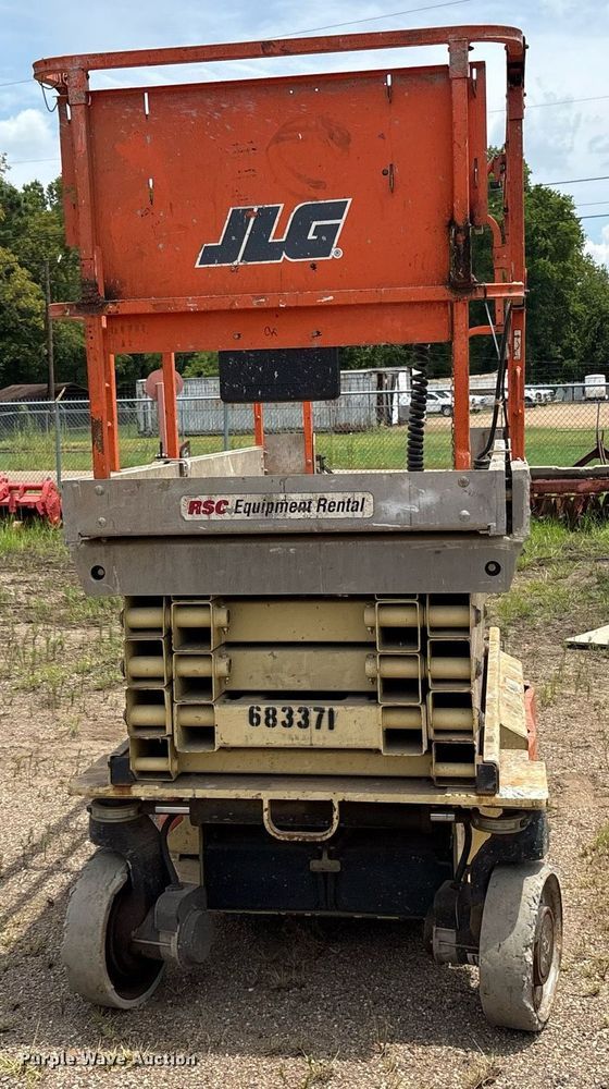 image for item DY0881 2007 JLG 2646ES scissor lift