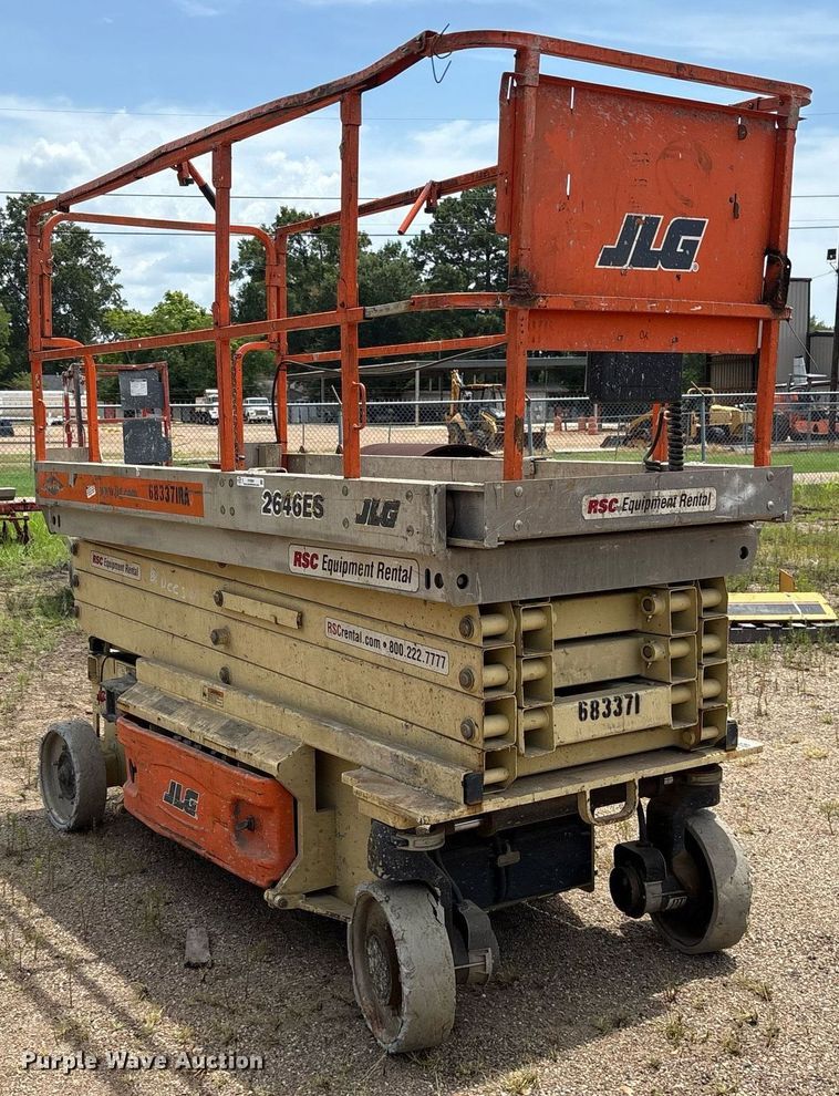 image for item DY0881 2007 JLG 2646ES scissor lift