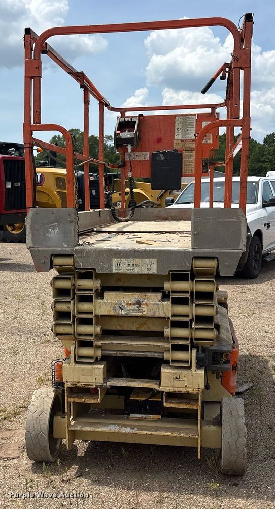 image for item DY0881 2007 JLG 2646ES scissor lift