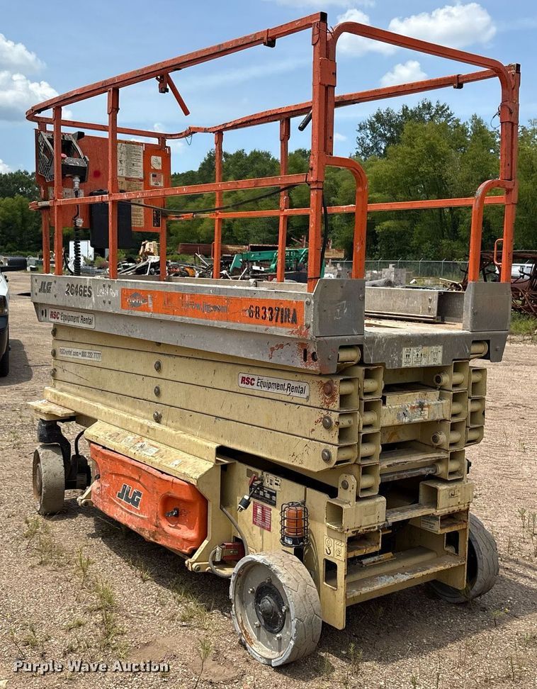 image for item DY0881 2007 JLG 2646ES scissor lift