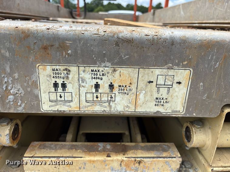 image for item DY0881 2007 JLG 2646ES scissor lift