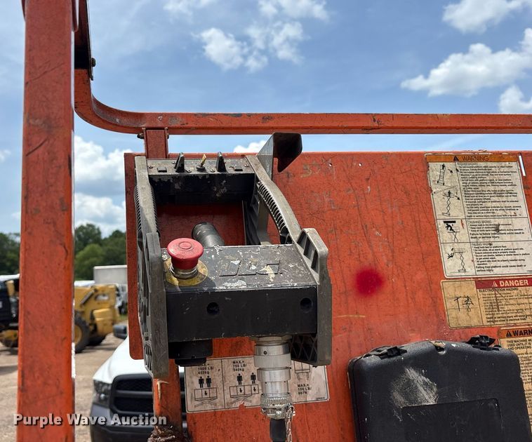 image for item DY0881 2007 JLG 2646ES scissor lift