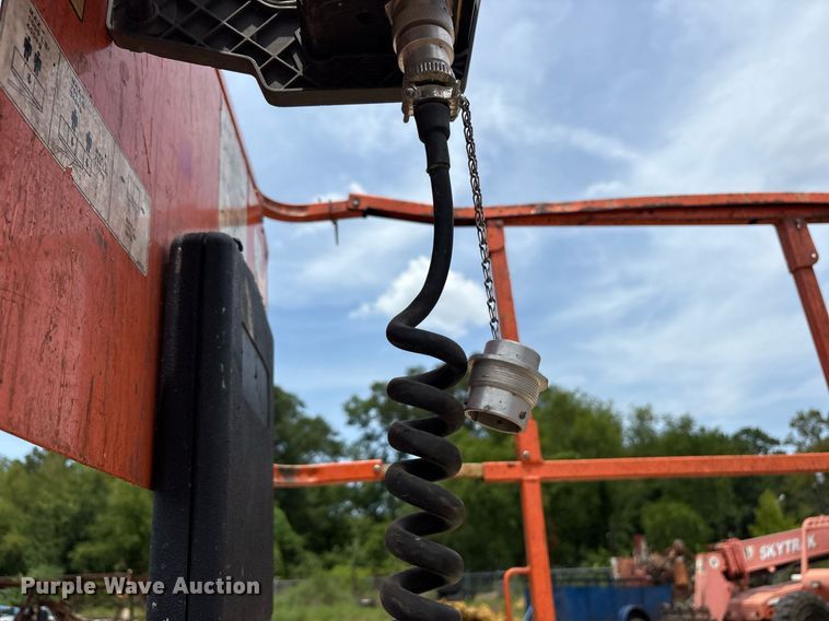 image for item DY0881 2007 JLG 2646ES scissor lift