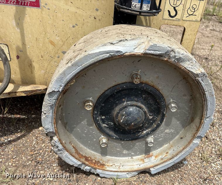 image for item DY0881 2007 JLG 2646ES scissor lift