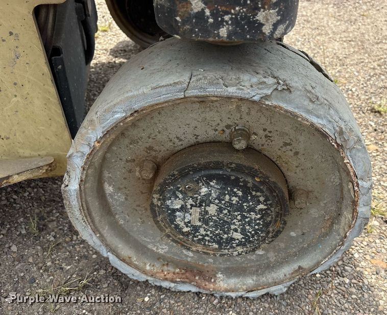 image for item DY0881 2007 JLG 2646ES scissor lift