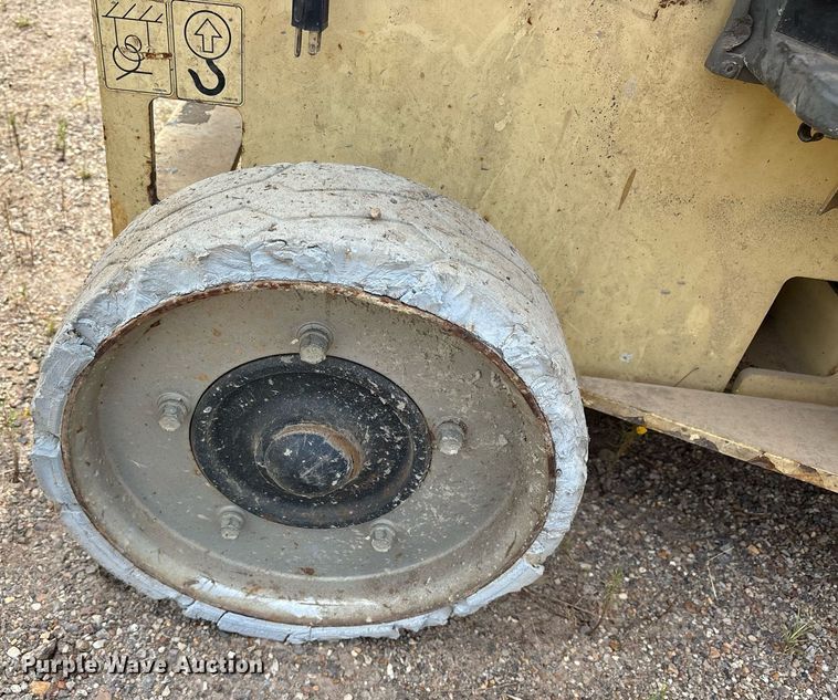 image for item DY0881 2007 JLG 2646ES scissor lift