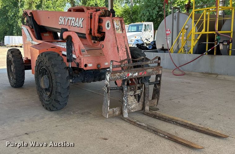 image for item DY0888 2006 Sky Trak 8042 telehandler
