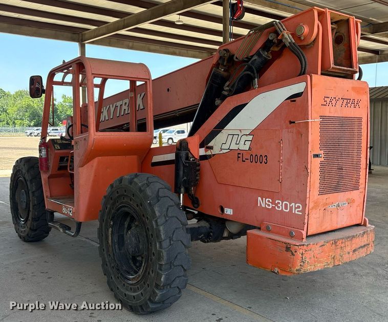 image for item DY0888 2006 Sky Trak 8042 telehandler