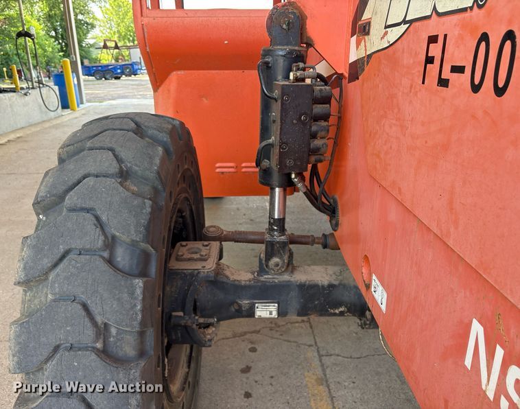 image for item DY0888 2006 Sky Trak 8042 telehandler