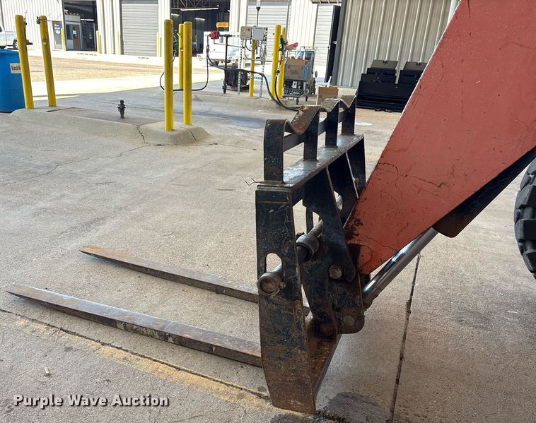 image for item DY0888 2006 Sky Trak 8042 telehandler