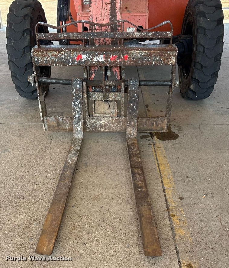 image for item DY0888 2006 Sky Trak 8042 telehandler