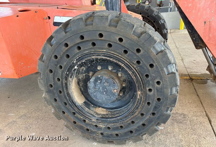 image for item DY0888 2006 Sky Trak 8042 telehandler