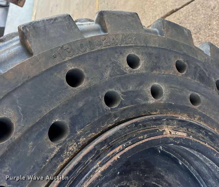 image for item DY0888 2006 Sky Trak 8042 telehandler