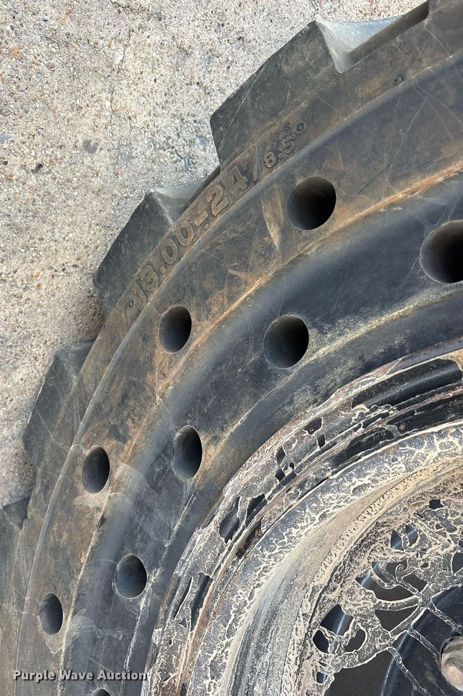 image for item DY0888 2006 Sky Trak 8042 telehandler