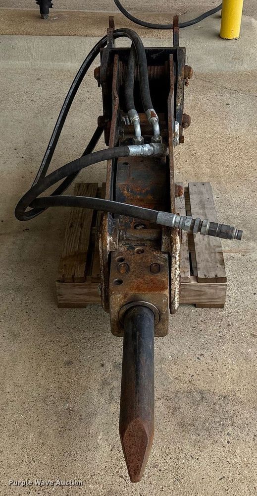 image for item DY0899 John Deere Work Site Pro breaker