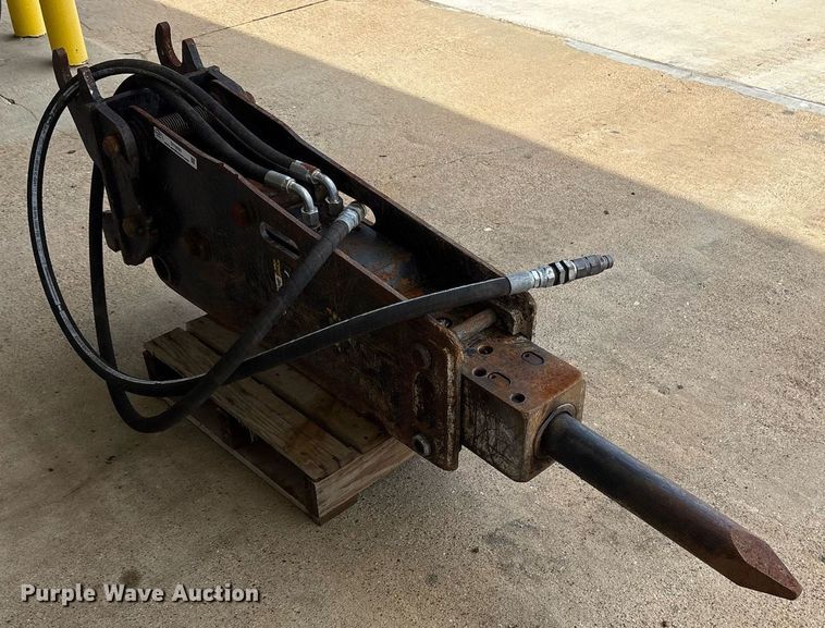 image for item DY0899 John Deere Work Site Pro breaker