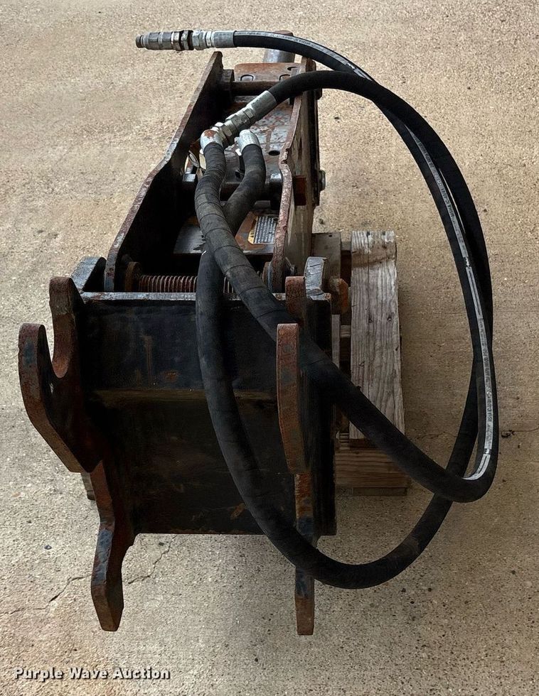 image for item DY0899 John Deere Work Site Pro breaker