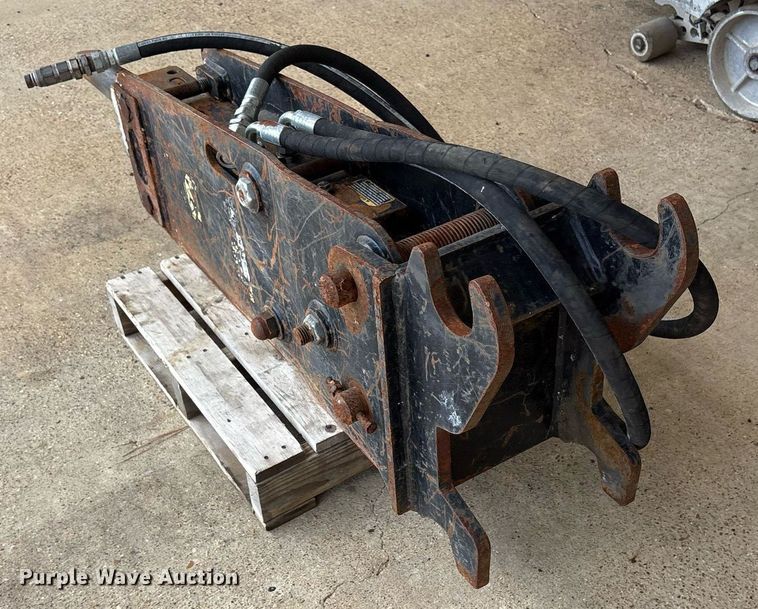 image for item DY0899 John Deere Work Site Pro breaker