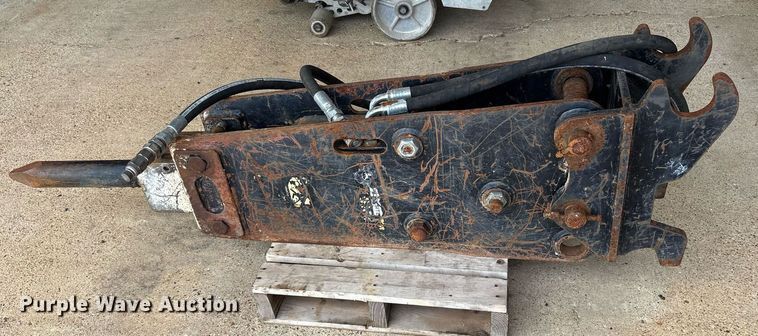 image for item DY0899 John Deere Work Site Pro breaker