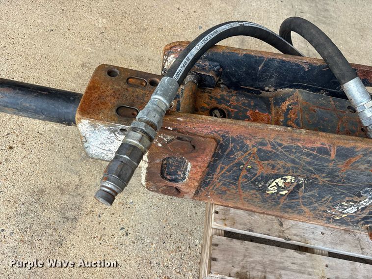 image for item DY0899 John Deere Work Site Pro breaker