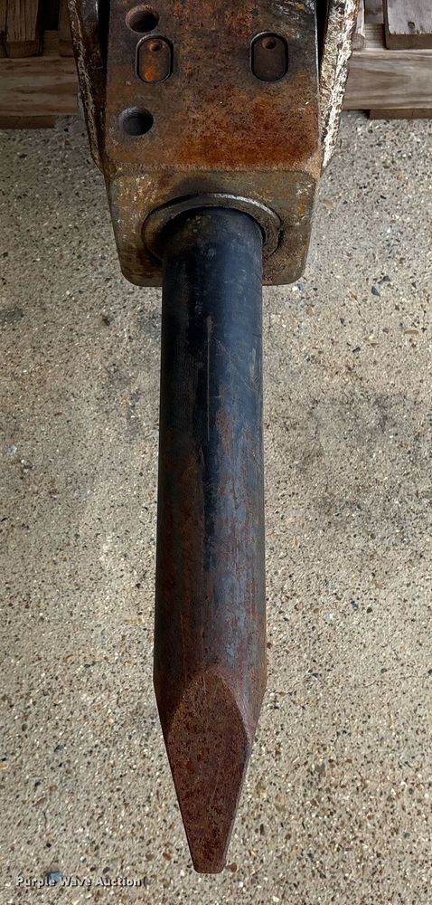 image for item DY0899 John Deere Work Site Pro breaker