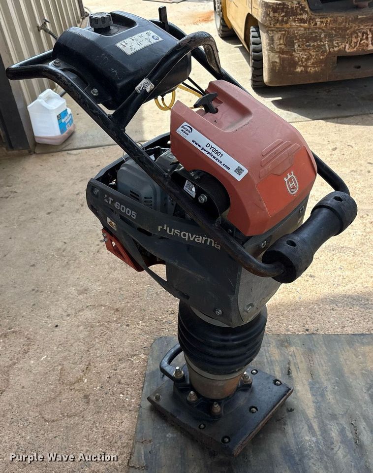 image for item DY0901 Husqvarna LT6005 plate compactor