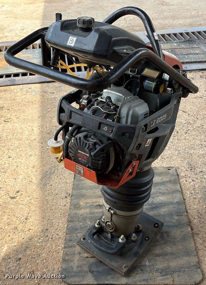 image for item DY0901 Husqvarna LT6005 plate compactor