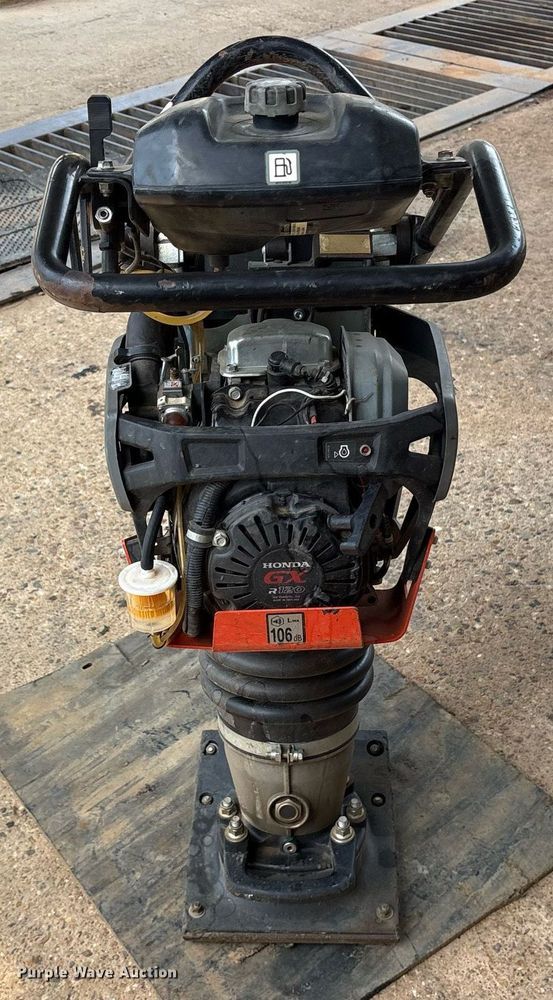 image for item DY0901 Husqvarna LT6005 plate compactor