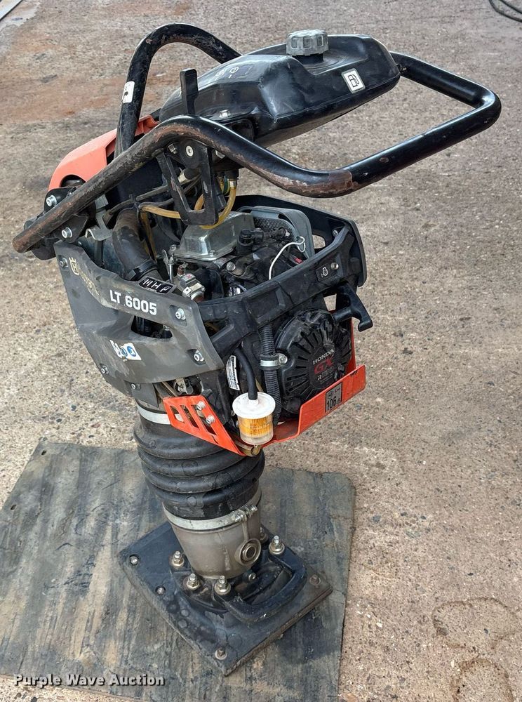 image for item DY0901 Husqvarna LT6005 plate compactor