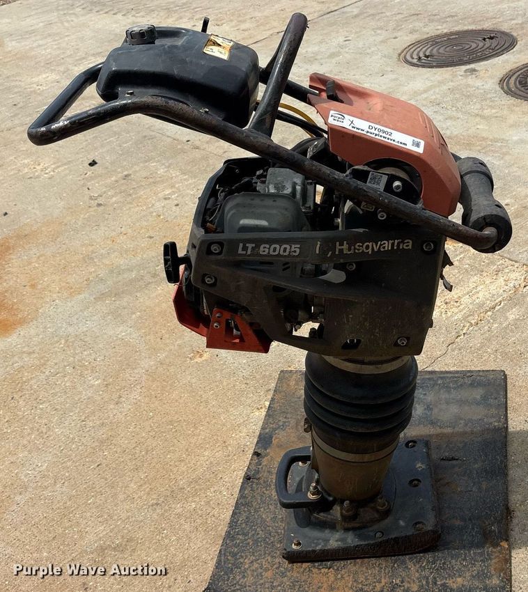 image for item DY0902 Husqvarna LT6005 plate compactor