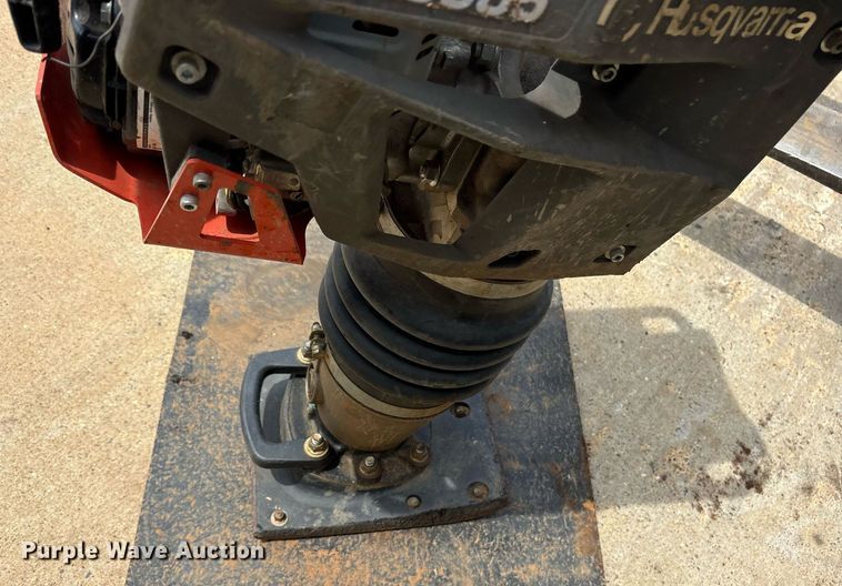 image for item DY0902 Husqvarna LT6005 plate compactor