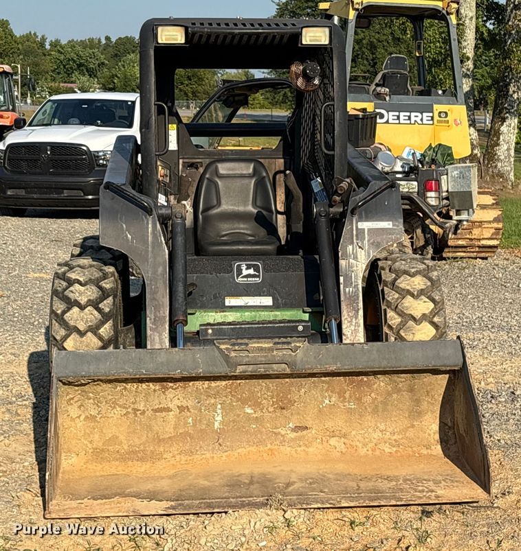 MINI CARGADOR SOBRE RUEDAS 2000 JOHN DEERE 240