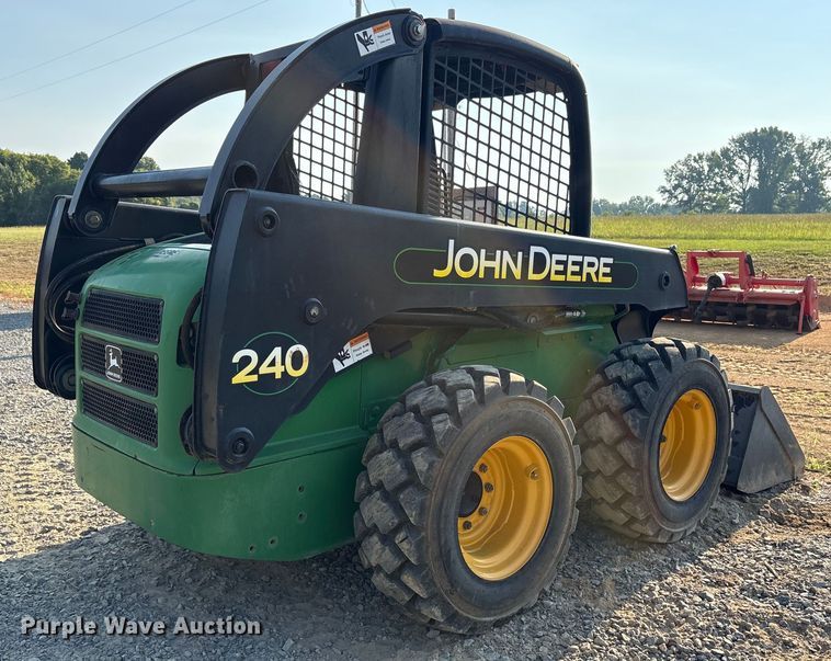 MINI CARGADOR SOBRE RUEDAS 2000 JOHN DEERE 240