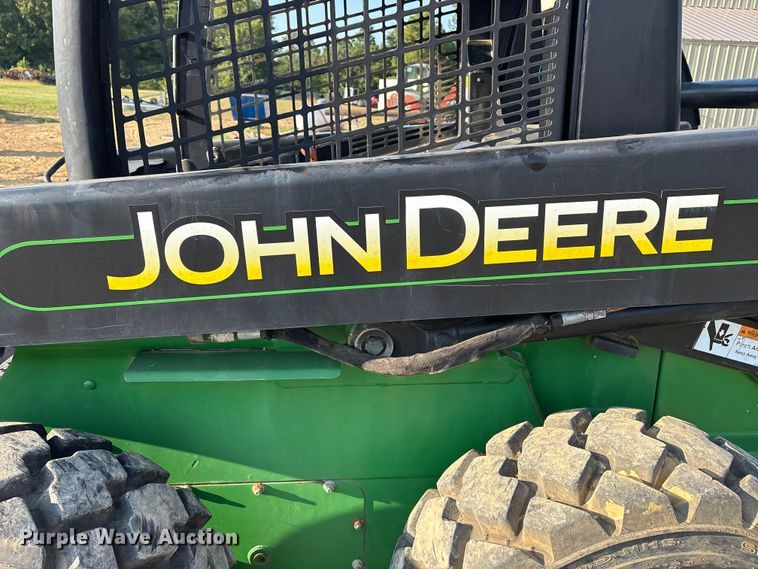 image for item DY0911 2000 John Deere 240 skid steer loader