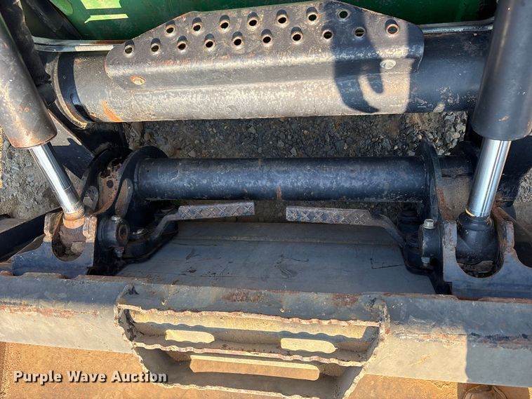 image for item DY0911 2000 John Deere 240 skid steer loader