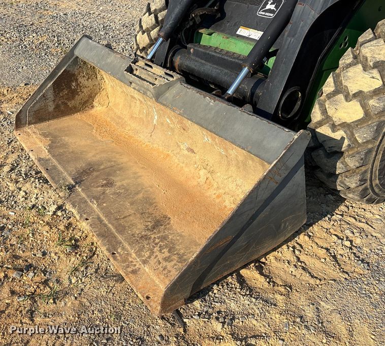 image for item DY0911 2000 John Deere 240 skid steer loader