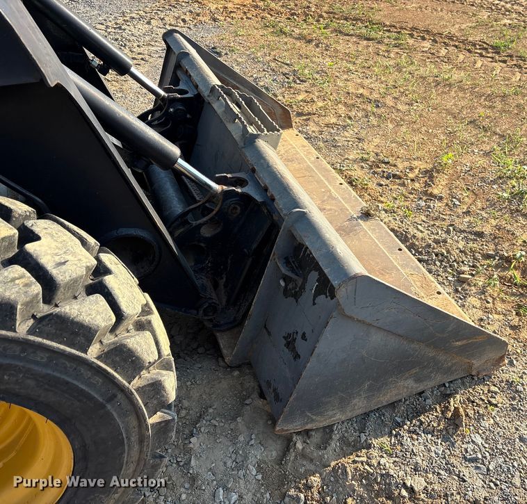 image for item DY0911 2000 John Deere 240 skid steer loader