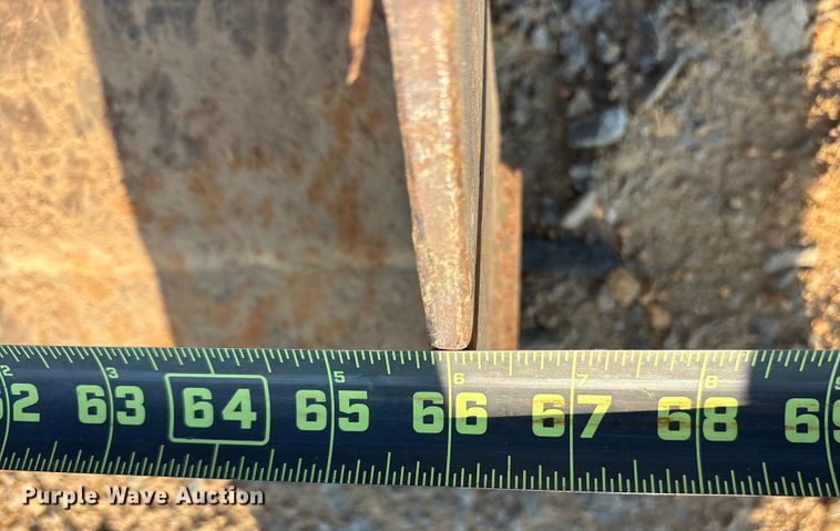 image for item DY0911 2000 John Deere 240 skid steer loader