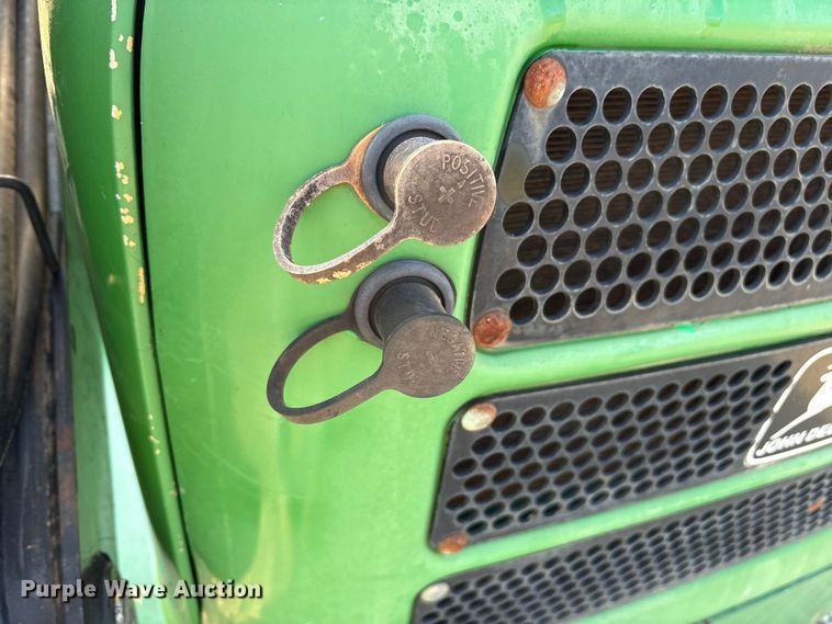 image for item DY0911 2000 John Deere 240 skid steer loader