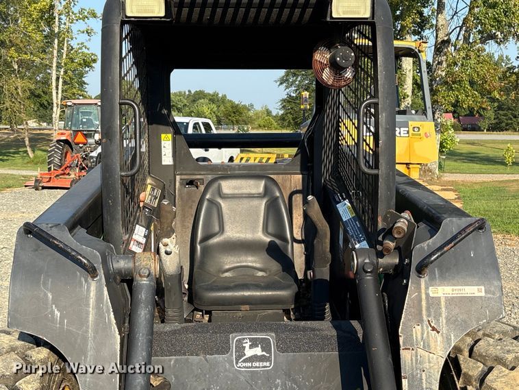 image for item DY0911 2000 John Deere 240 skid steer loader