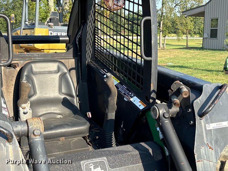 image for item DY0911 2000 John Deere 240 skid steer loader