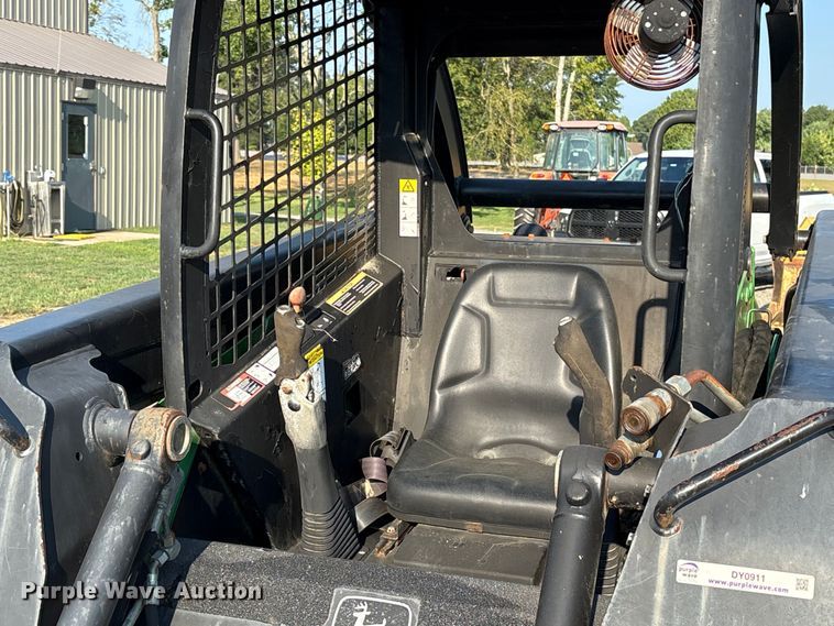 image for item DY0911 2000 John Deere 240 skid steer loader