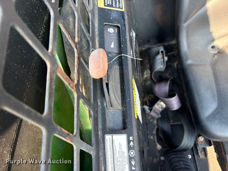 image for item DY0911 2000 John Deere 240 skid steer loader