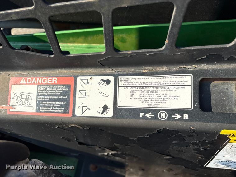 image for item DY0911 2000 John Deere 240 skid steer loader