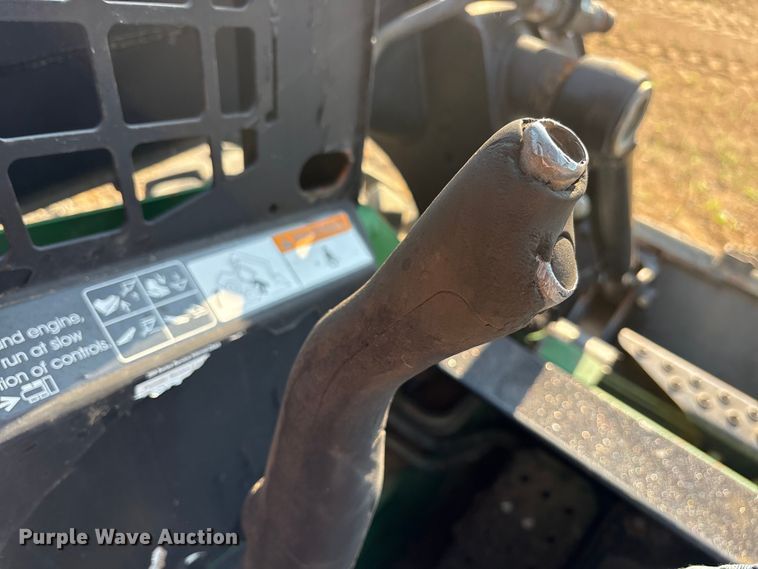 image for item DY0911 2000 John Deere 240 skid steer loader