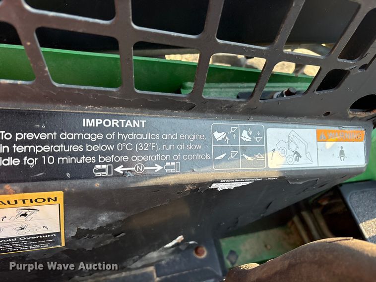 image for item DY0911 2000 John Deere 240 skid steer loader